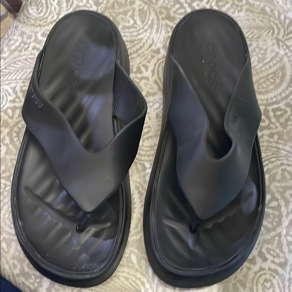Crocs‎ Black Flip Flops ladies size 8 - Picture 1 of 9